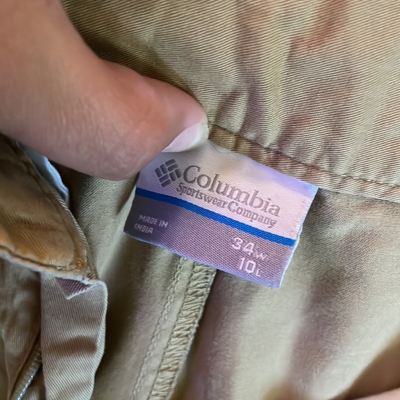 Columbia Khaki Shortd - Picture 2 of 4
